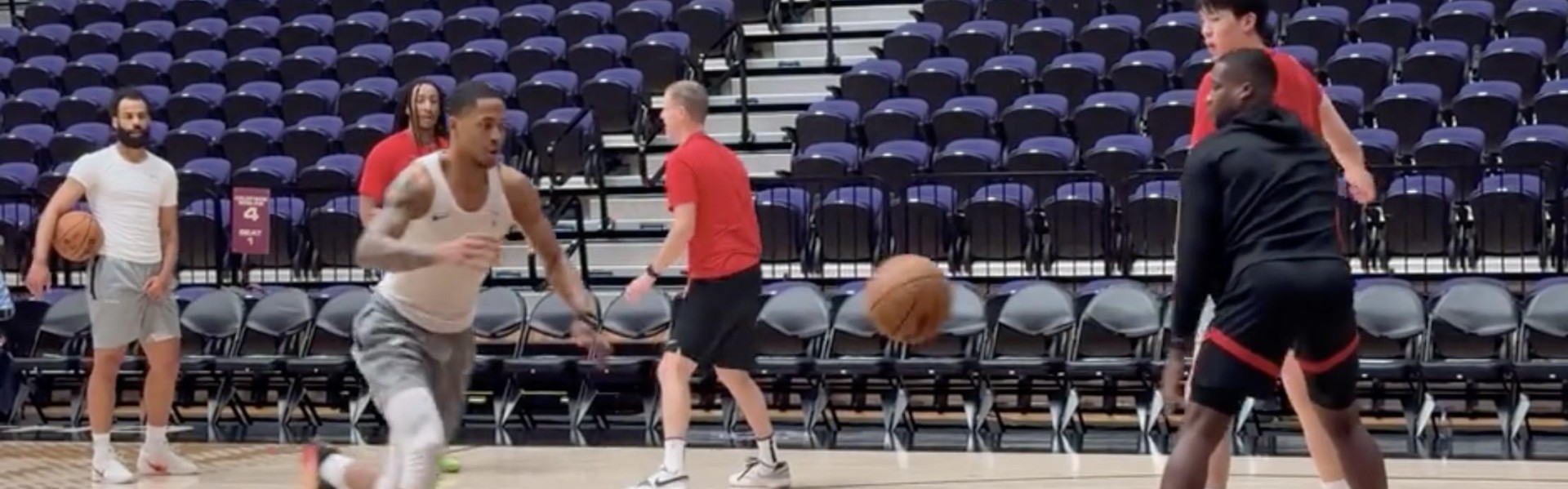 乐鱼电竞-记者：混音热身时专门跑了一套围绕杨瀚森低位策应的传切配合