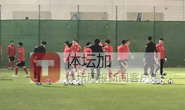 LEYU平台-最后一练放弃踩场  ​国足弃五后卫打法演练定位球