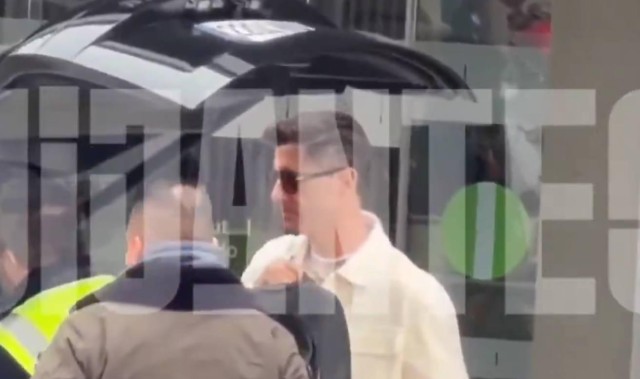 乐鱼电竞-西媒：莱万已返回巴塞罗那，他已经收到了俱乐部的续约报价